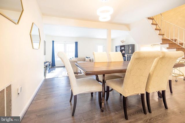 8009 BETHELEN WOODS LN, Springfield, VA 22153