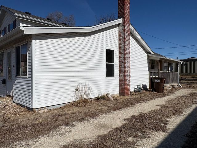 221 N 9th Street, Rochelle, IL 61068