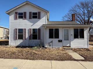 221 N 9th Street, Rochelle, IL 61068