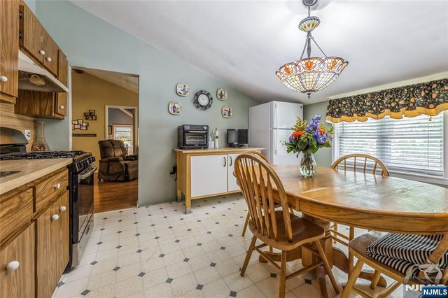 87 Palisade Avenue, Emerson, NJ 07630