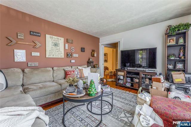 87 Palisade Avenue, Emerson, NJ 07630