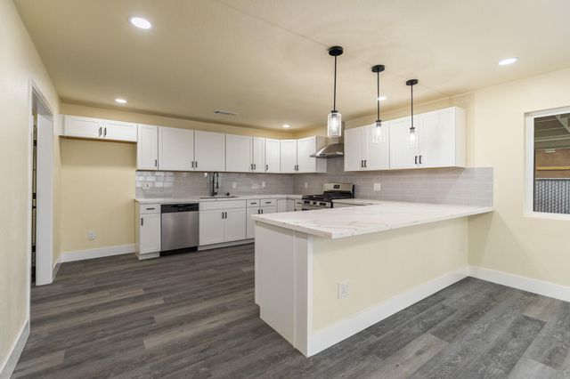 1676 W Putnam Avenue, Porterville, CA 93257