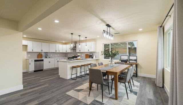 1676 W Putnam Avenue, Porterville, CA 93257