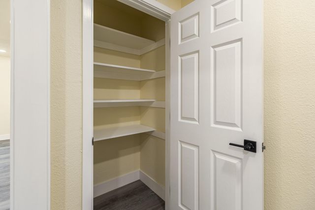 1676 W Putnam Avenue, Porterville, CA 93257