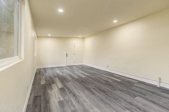 1676 W Putnam Avenue, Porterville, CA 93257