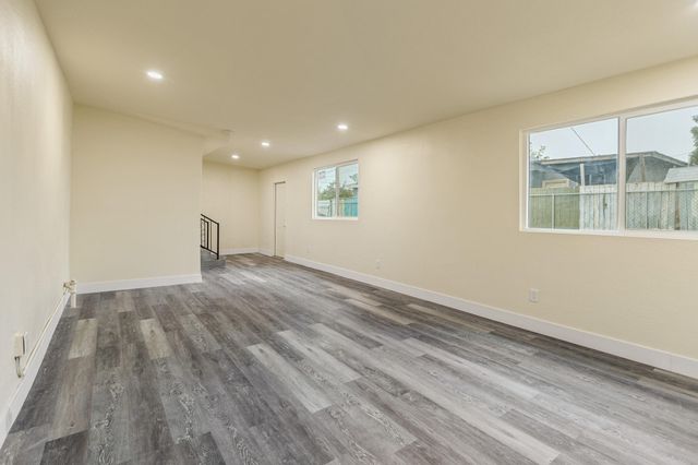 1676 W Putnam Avenue, Porterville, CA 93257