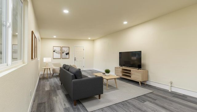 1676 W Putnam Avenue, Porterville, CA 93257