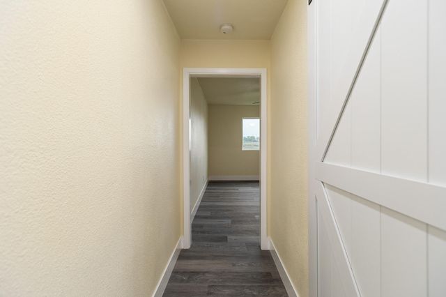 1676 W Putnam Avenue, Porterville, CA 93257