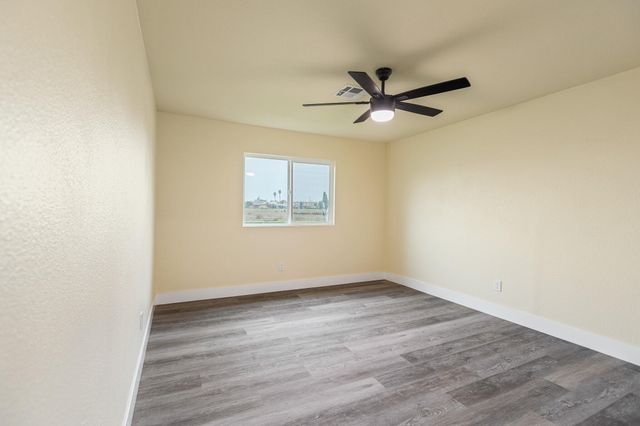 1676 W Putnam Avenue, Porterville, CA 93257