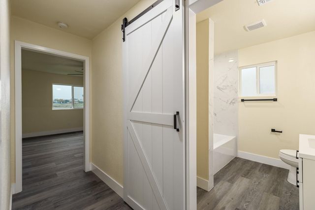 1676 W Putnam Avenue, Porterville, CA 93257