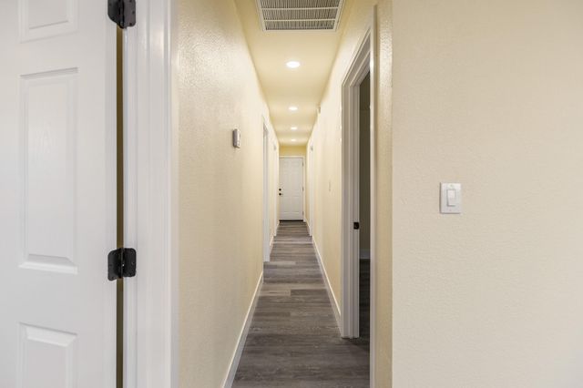 1676 W Putnam Avenue, Porterville, CA 93257