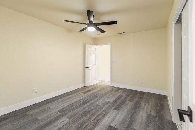 1676 W Putnam Avenue, Porterville, CA 93257