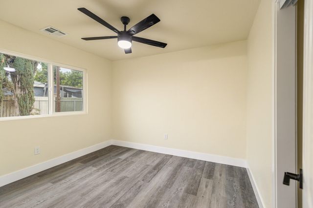 1676 W Putnam Avenue, Porterville, CA 93257