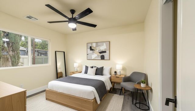 1676 W Putnam Avenue, Porterville, CA 93257