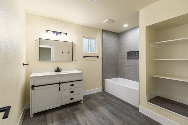 1676 W Putnam Avenue, Porterville, CA 93257