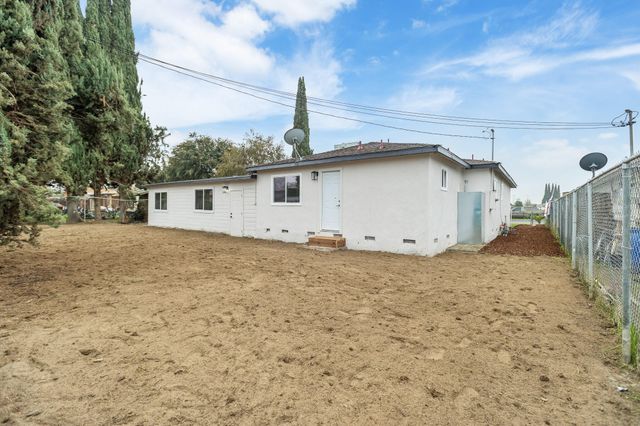 1676 W Putnam Avenue, Porterville, CA 93257