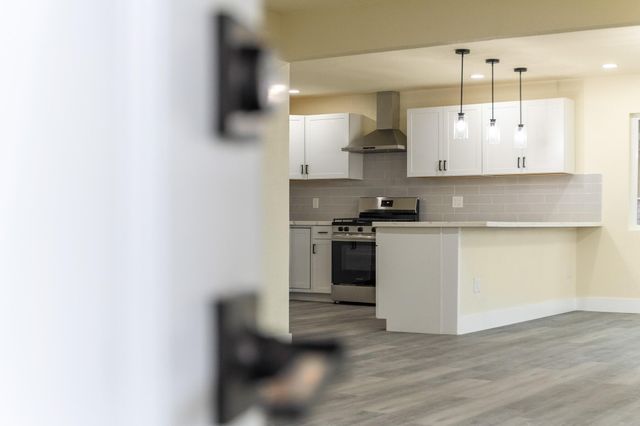 1676 W Putnam Avenue, Porterville, CA 93257