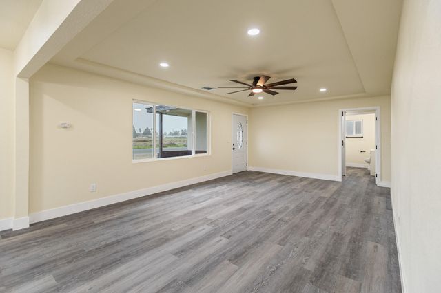 1676 W Putnam Avenue, Porterville, CA 93257