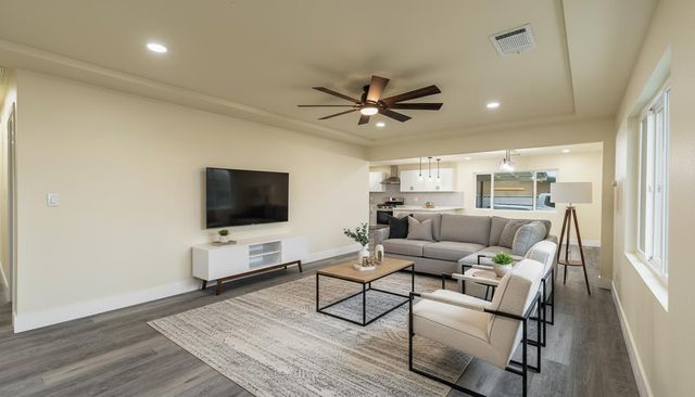 1676 W Putnam Avenue, Porterville, CA 93257