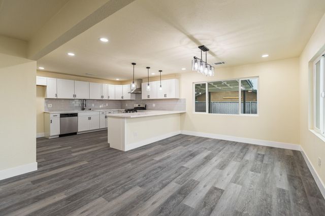 1676 W Putnam Avenue, Porterville, CA 93257