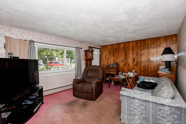 9 White Pine Ave, Wareham, MA 02576