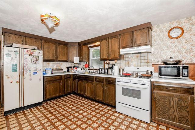 9 White Pine Ave, Wareham, MA 02576