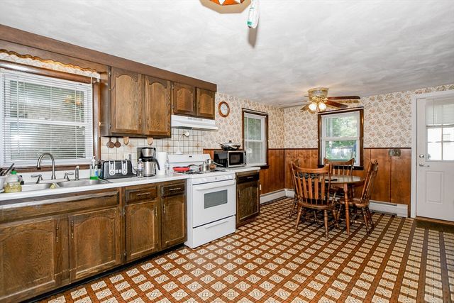 9 White Pine Ave, Wareham, MA 02576