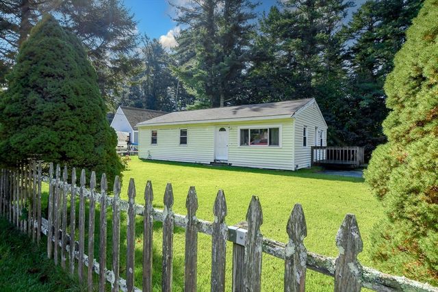 9 White Pine Ave, Wareham, MA 02576