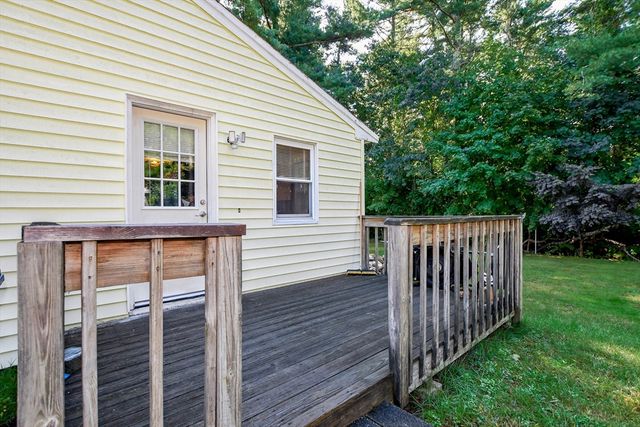 9 White Pine Ave, Wareham, MA 02576