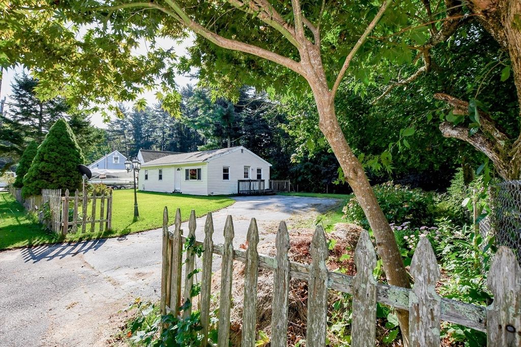 9 White Pine Ave, Wareham, MA 02576