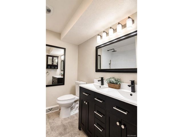 7197 S Fairfax Ct, Centennial, CO 80122