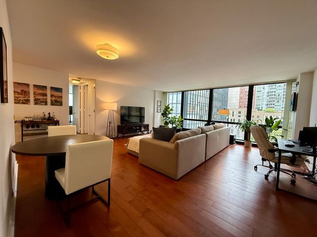 900 N LAKE SHORE Drive 812, Chicago, IL 60611