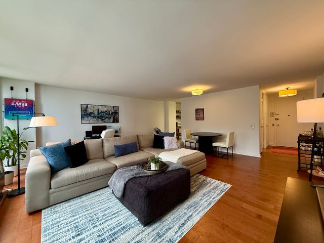 900 N LAKE SHORE Drive 812, Chicago, IL 60611