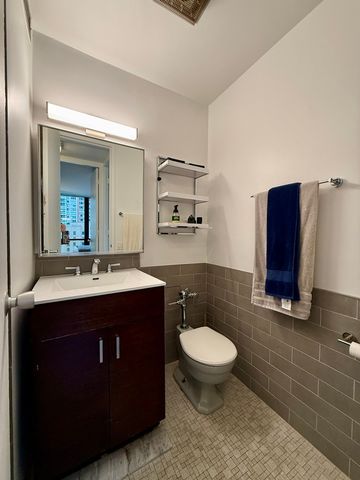 900 N LAKE SHORE Drive 812, Chicago, IL 60611