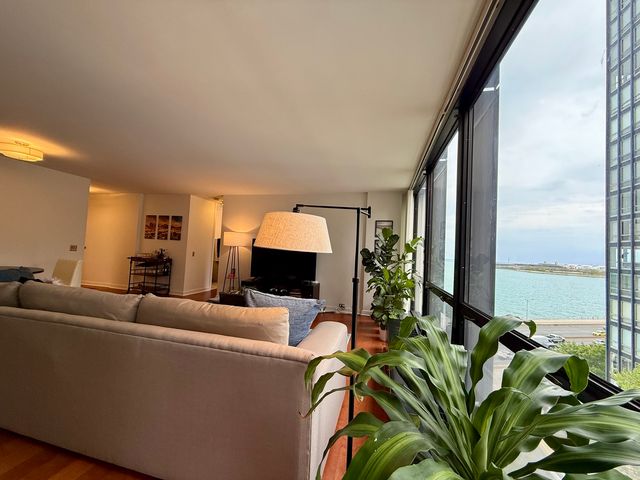 900 N LAKE SHORE Drive 812, Chicago, IL 60611
