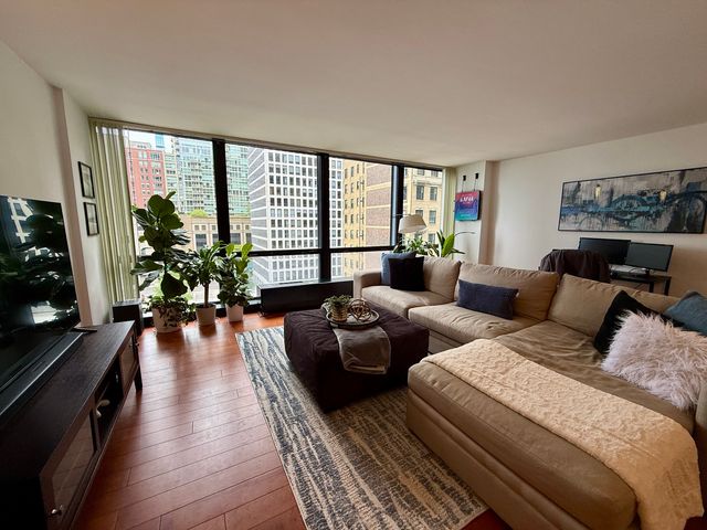 900 N LAKE SHORE Drive 812, Chicago, IL 60611