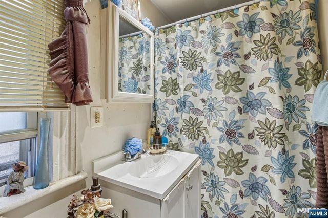 220 Garfield Avenue, Jersey City, NJ 07305