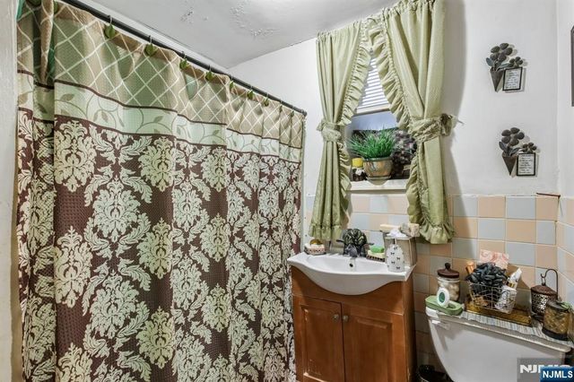 220 Garfield Avenue, Jersey City, NJ 07305
