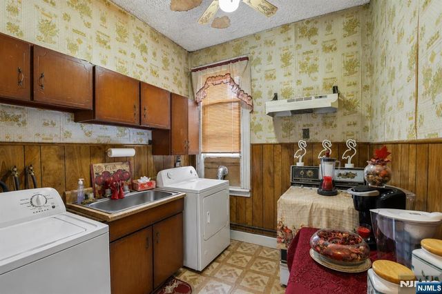 220 Garfield Avenue, Jersey City, NJ 07305