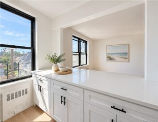 10-40 Neilson Street 3N, Far Rockaway, NY 11691
