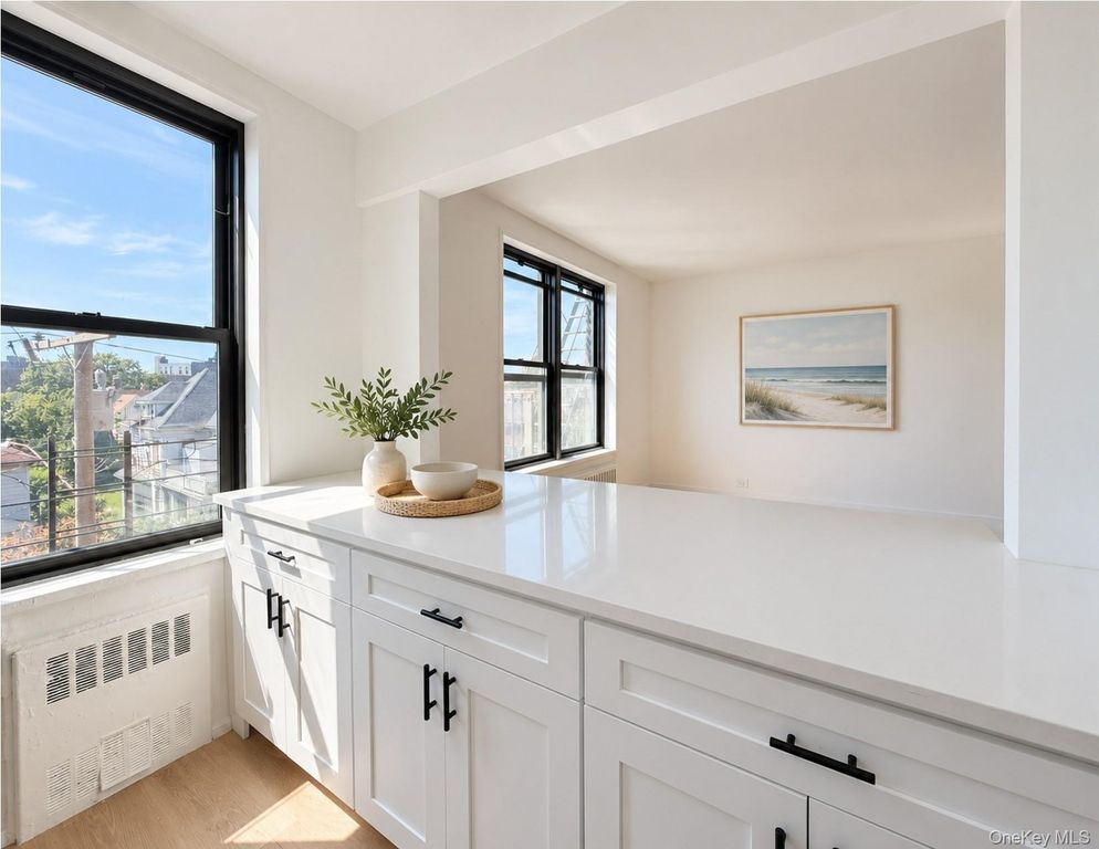 10-40 Neilson Street 3N, Far Rockaway, NY 11691 — exterior