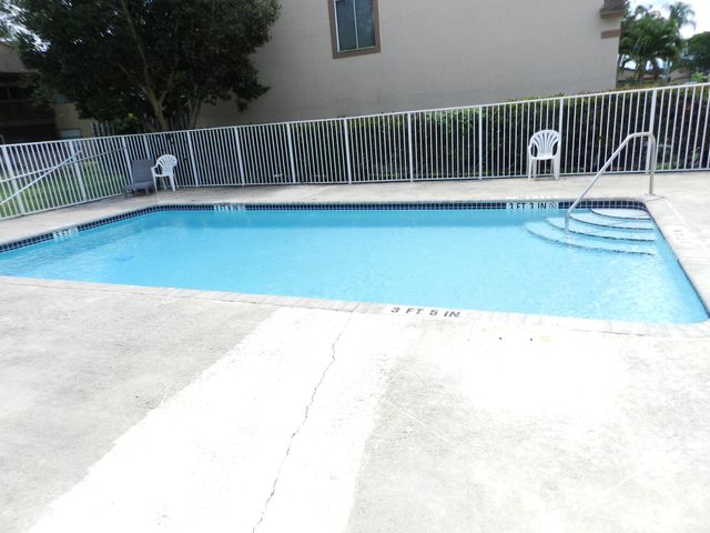 1110 E Lakeview Dr Drive E, Royal Palm Beach, FL 33411