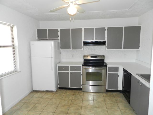 1110 E Lakeview Dr Drive E, Royal Palm Beach, FL 33411