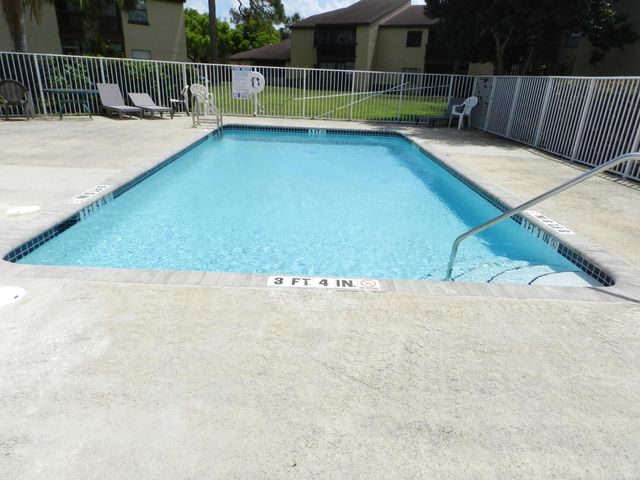 1110 E Lakeview Dr Drive E, Royal Palm Beach, FL 33411