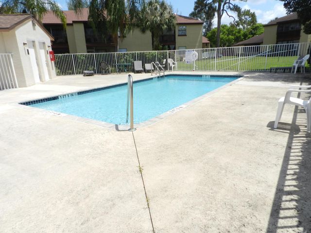 1110 E Lakeview Dr Drive E, Royal Palm Beach, FL 33411
