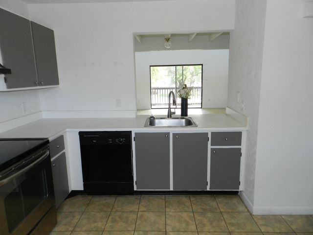 1110 E Lakeview Dr Drive E, Royal Palm Beach, FL 33411