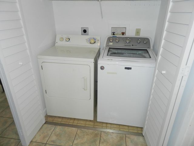 1110 E Lakeview Dr Drive E, Royal Palm Beach, FL 33411
