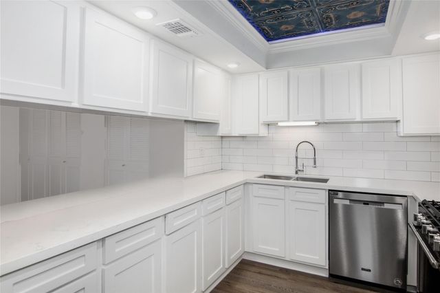 2320 Shadowdale Drive 296, Houston, TX 77043