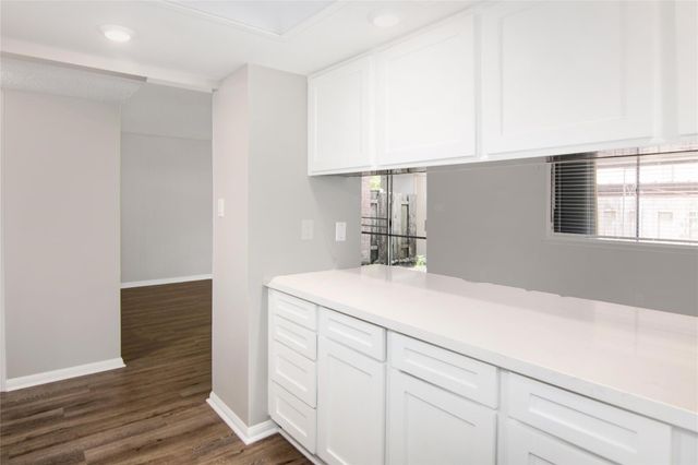 2320 Shadowdale Drive 296, Houston, TX 77043