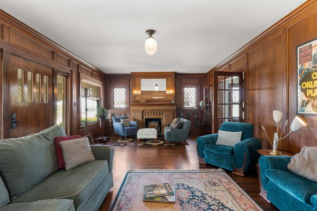 1401 S Quaker Avenue, Tulsa, OK 74120